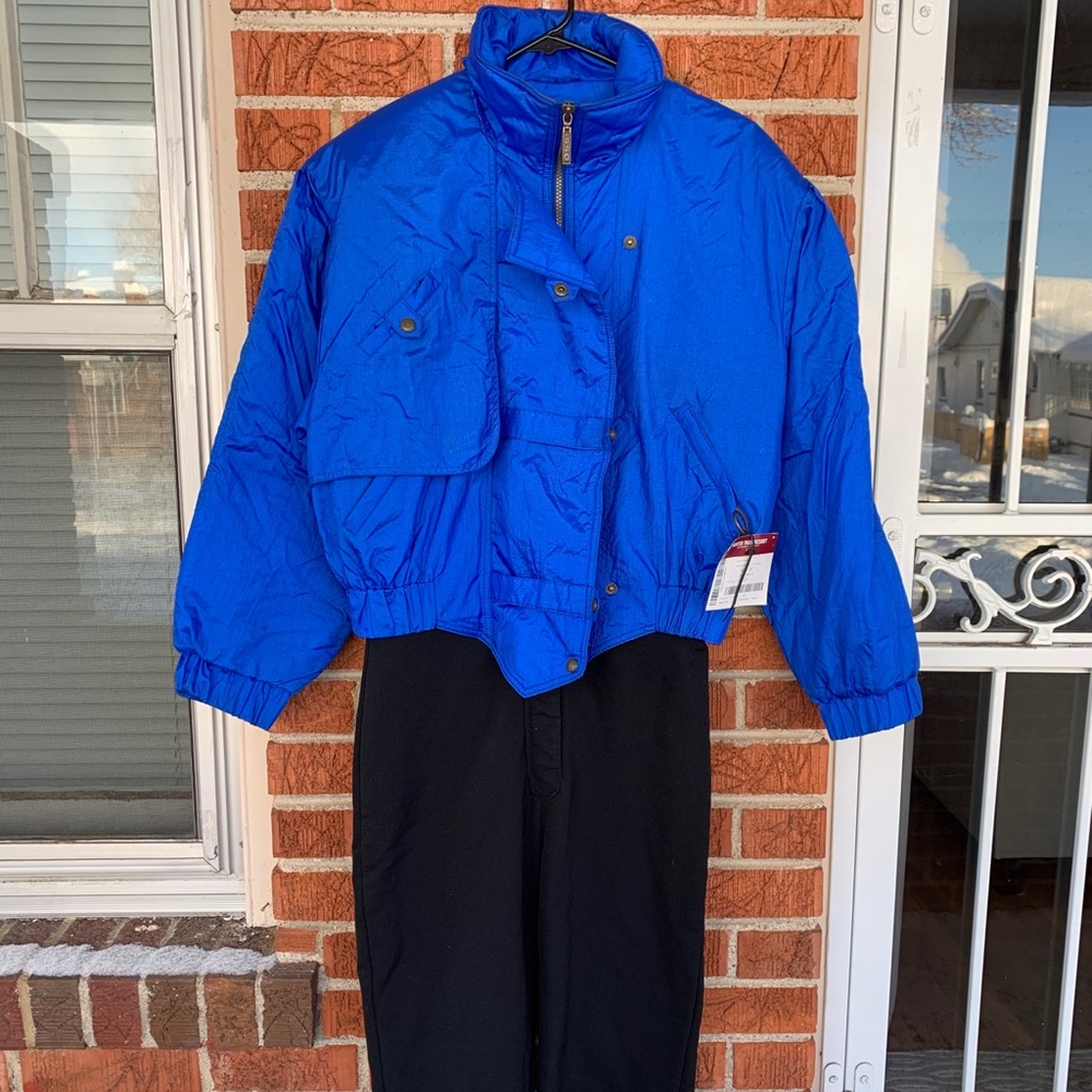 Women’s vintage ski onesie with shoulder pads!!